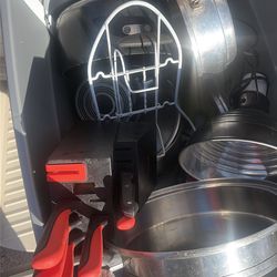 Kitchen pots/pans/knife set