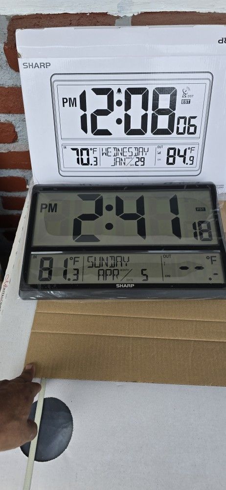 Automic Wall Clock