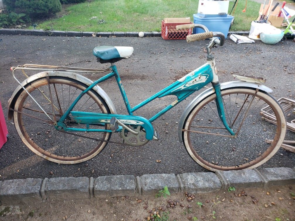 MUST SELL. COLUMBIA VINTAGE BICYCLE 1961