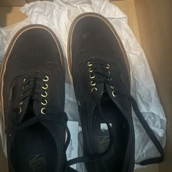 Men’s Vans 2 Pairs