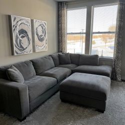 Grey Sectional couch With Ottoman 