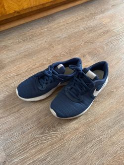 Woman’s sz 4.5