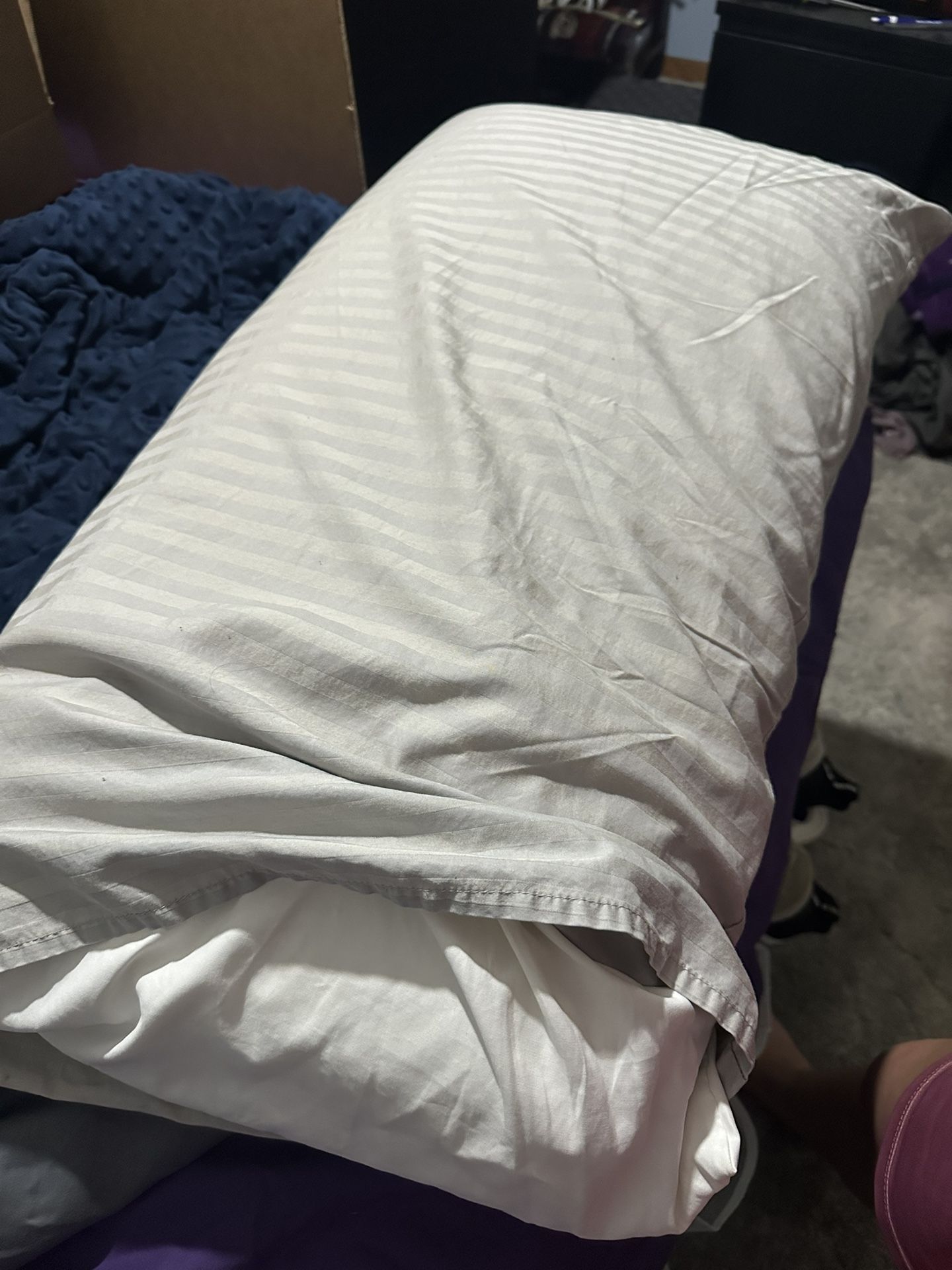 King Memory Foam Pillow