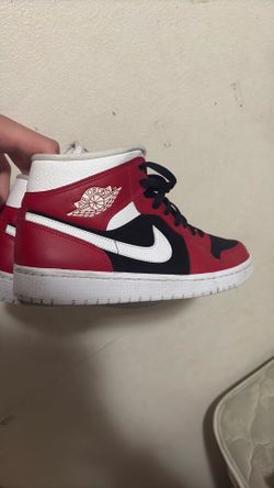 Air Jordan 1 Mid Gyms (size 12)