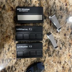 Chamberlain/LiftMaster Security Plus Garage door Remotes (4)