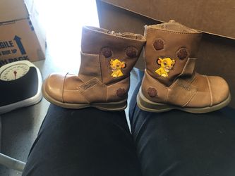 Simba boots size 6 with lights