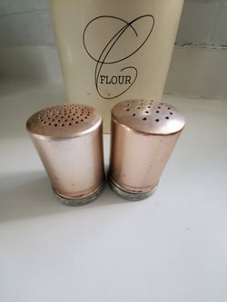 Super cute vintage pink aluminium/zinc salt & pepper shakers