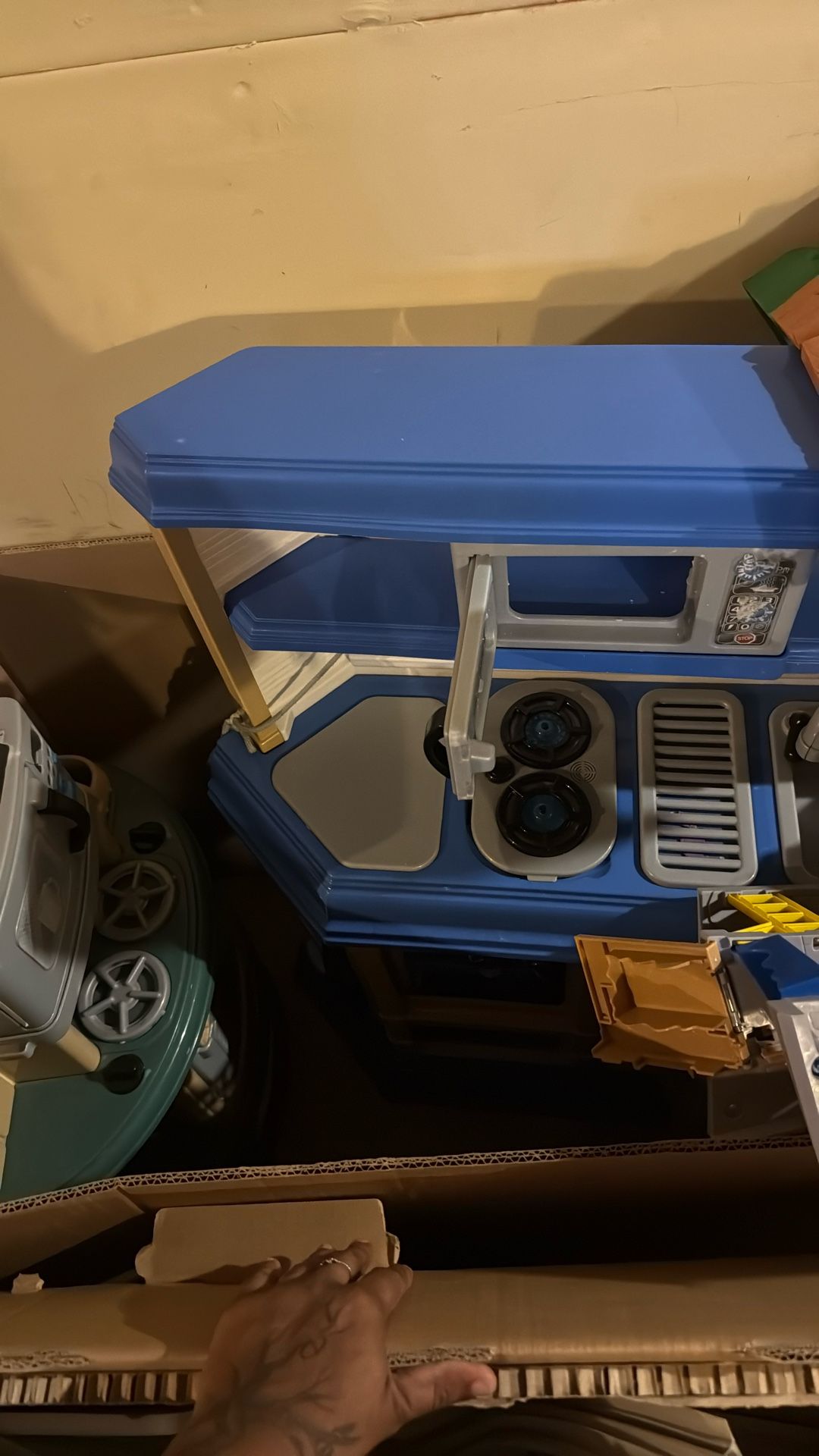 Toy kitchens & Batman Castle
