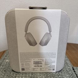 Sony WH-1000XM5 Wireless Closed-Back Over-Ear Noise Cancelling Headphones Silver