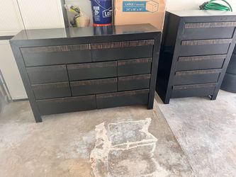 Black and oak Dresser w/Chester