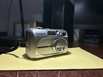 FujiFilm 3.2 Megapixel Digital Camera A210