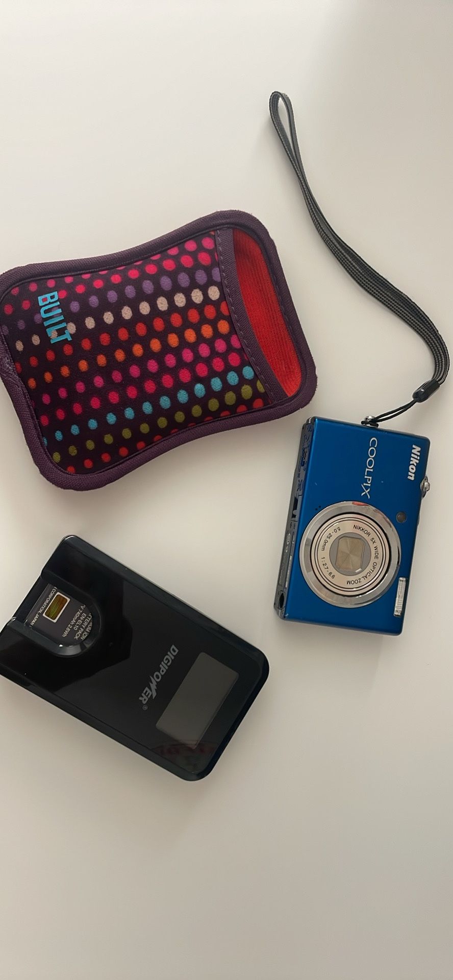 Nikon Coolpix s570 w/ case & wall charger