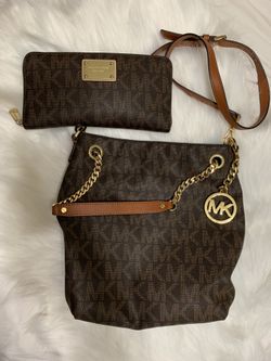 Michael Kors purse and wallet from Dillards for Sale in Katy, TX