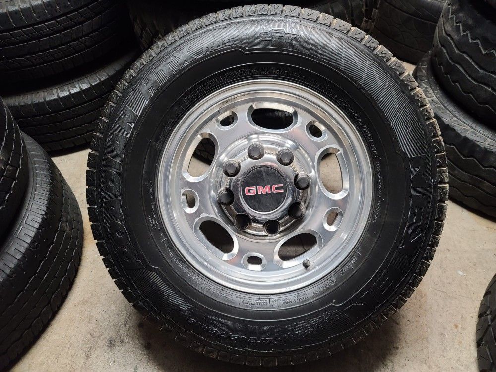 Wheels and tires lt245/75r16" 8 lug GMC truck or van in Chevy utility van older Ford 8x6,5