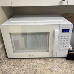 Microwave – Like New (Only 1 Month of Use)