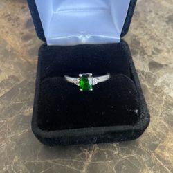 Sterling Silver Ring Set With Green And Clear Stones .925 size 8 