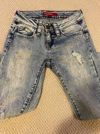YMI Wanna Betta Butt? Women's Size 1 Mid Rise Skinny Slim Fit