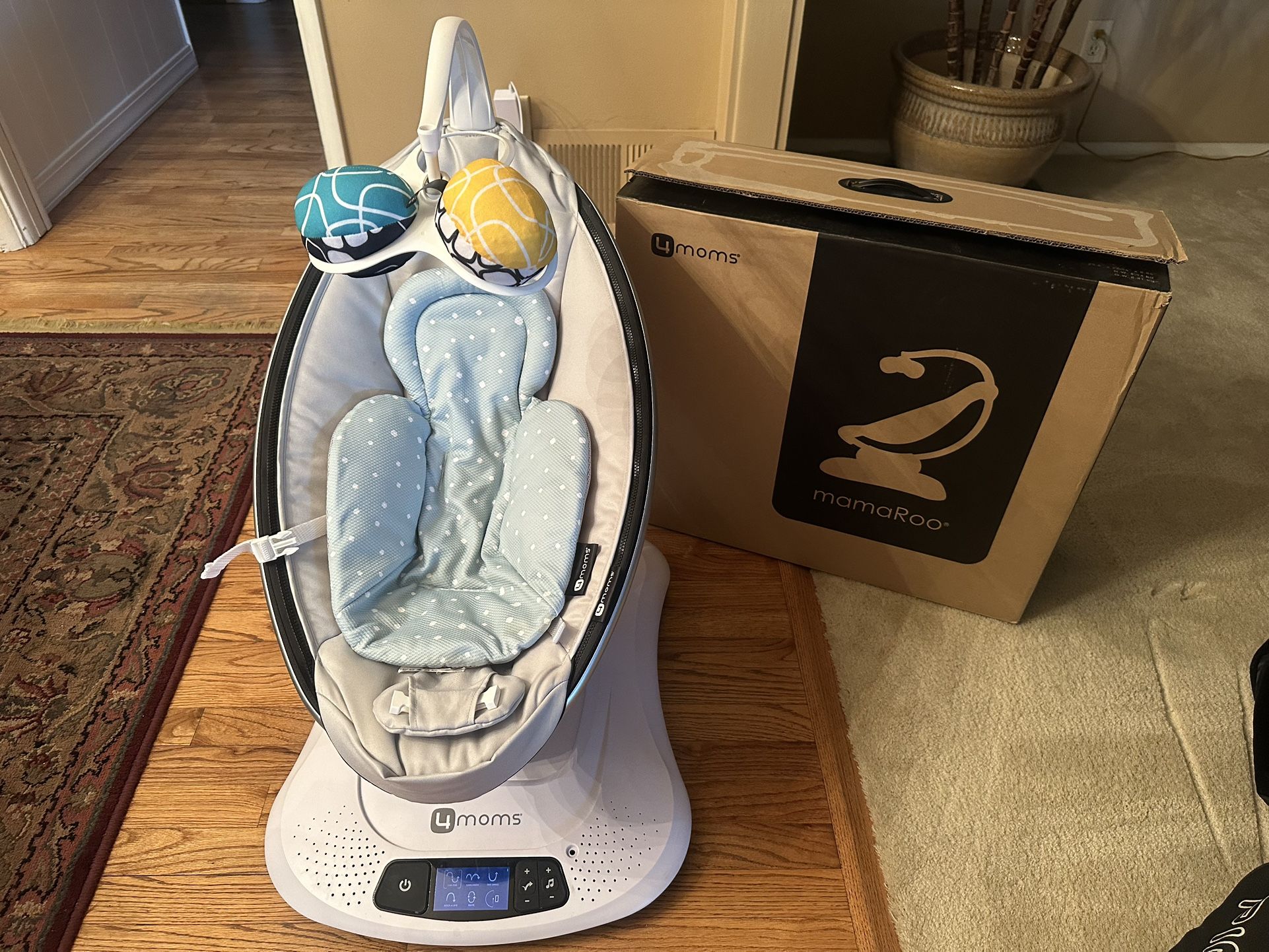 4MOMS MamaRoo Multi-Motion Baby Swing