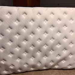 Queen Mattress Pillowtop 12”, Lightly Used