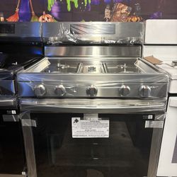 Samsung Gas Range with Air Fry, Self Clean and Stainless Cooktop 