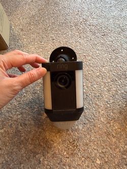 Ring Spotlight Cam Battery – With Mount