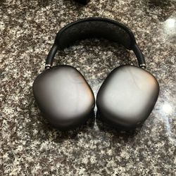 AirPod Maxes 