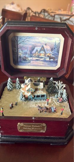 Thomas Kinkade Holiday Memories  Music Box / Village Display