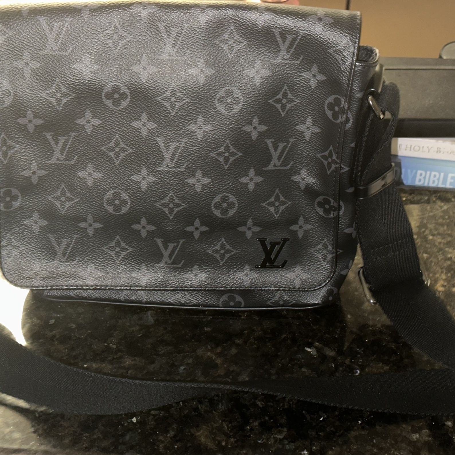LV Messenger Bag for Sale in Clovis, CA - OfferUp