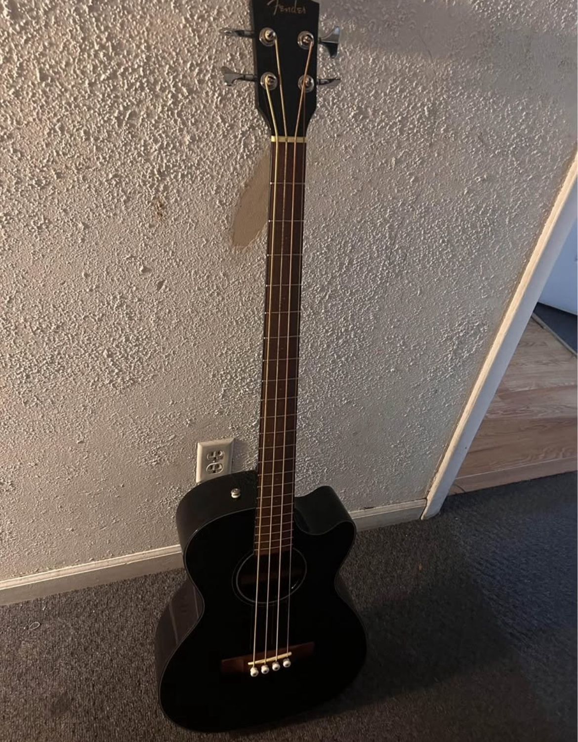 Black fender cb60 acustic bass with case