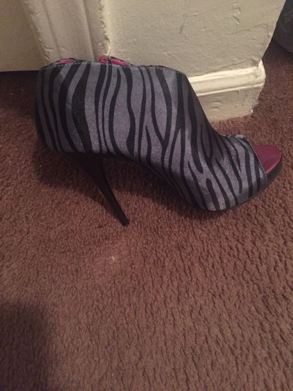 Pink and grey zebra print heels size 6.5