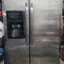 Refrigerator Side By Side Frigidaire Stainless Steel With Water Dispener