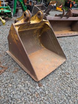 30" Mini Excavator Clean Out Bucket