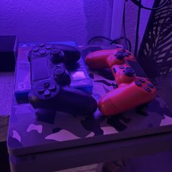 PS4 && 2 Controllers 