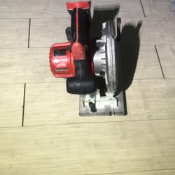 Milwaukee Circular Saw 