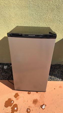 Frigidaire Mini Fridge