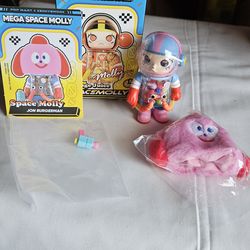 Pop Mart MEGA Space Molly 100% Jon Burgerman action figure.