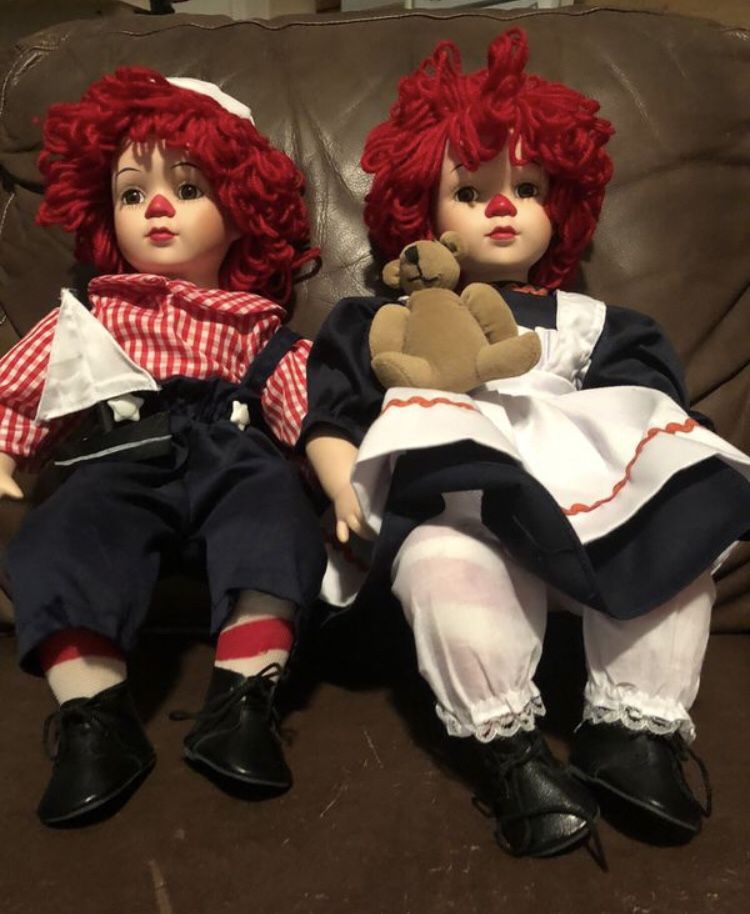 Raggedy Ann and Andy dolls