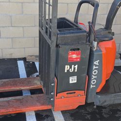 Toyota ride along pallet jacks
