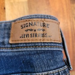 Ladies Signature Levi Strauss 16M
