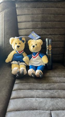 2002 Hallmark Winter Kissing Bears