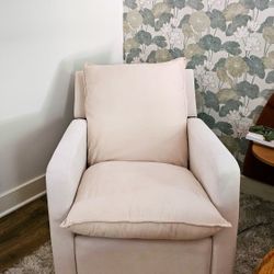 Super Comfy, Clean Nursery Glider/Rocker/Chair