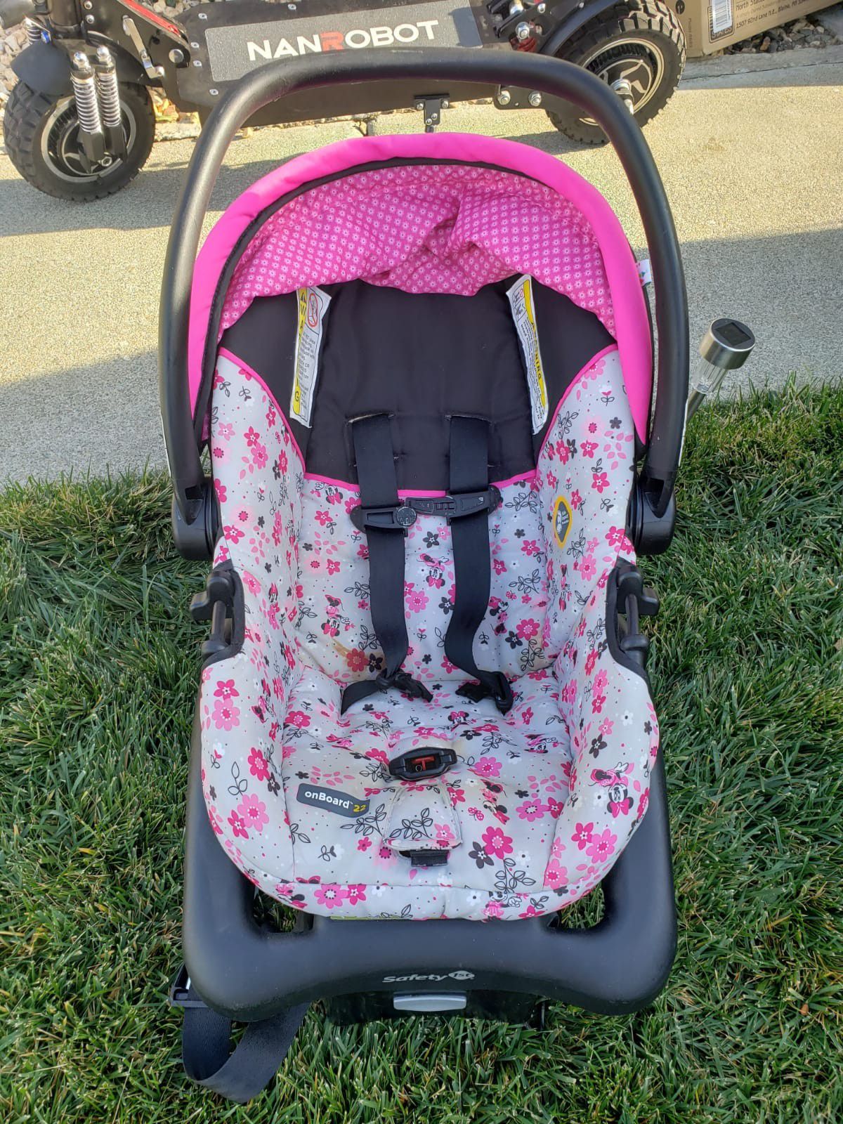 Baby/Infant car seat/matching stroller!