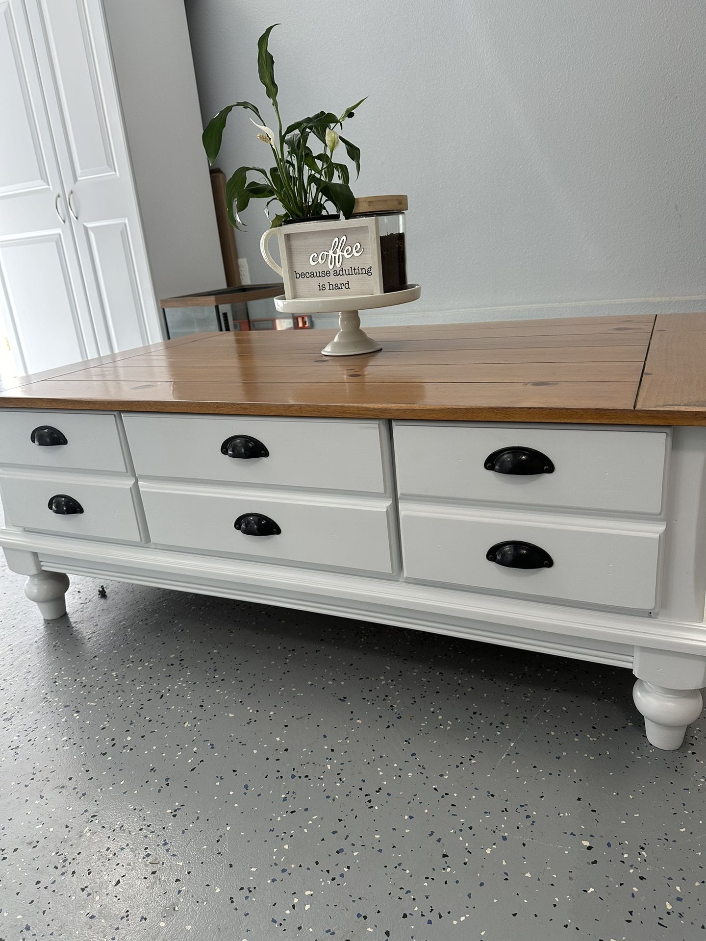 Farmhouse Coffee Table With Storage/drawers