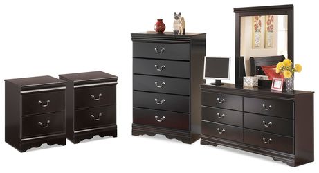 Huey Vineyard Black Dresser, Mirror, Chest and 2 Nightstands