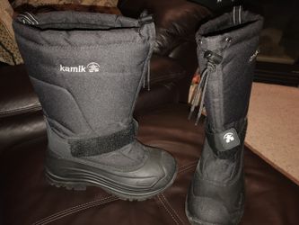 Men’s/boy’s Kamik boots size 8