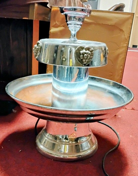 CHAMPAGNE FOUNTAIN