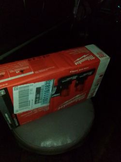 Milwaukee M12 2x battery packs + charger