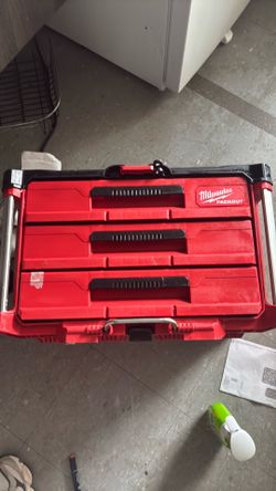 Milwaukee pack out toolbox