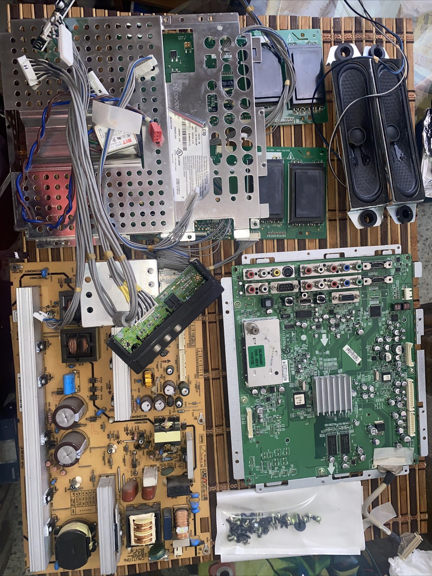 LG 42" TV 42lc7d Power , Mother Buffer Boards Cables Screws Speakers Lot Extras