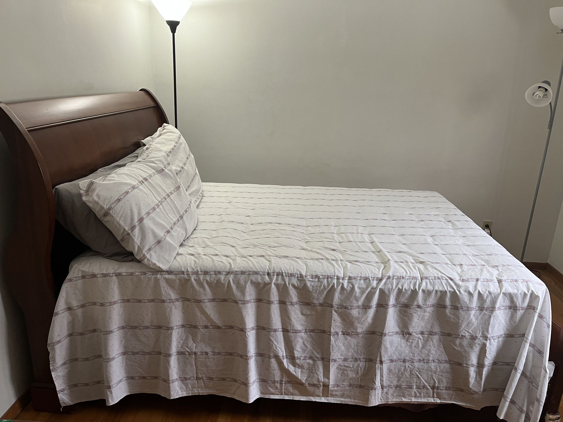 Twin bed +mattress+ Bed Frame 